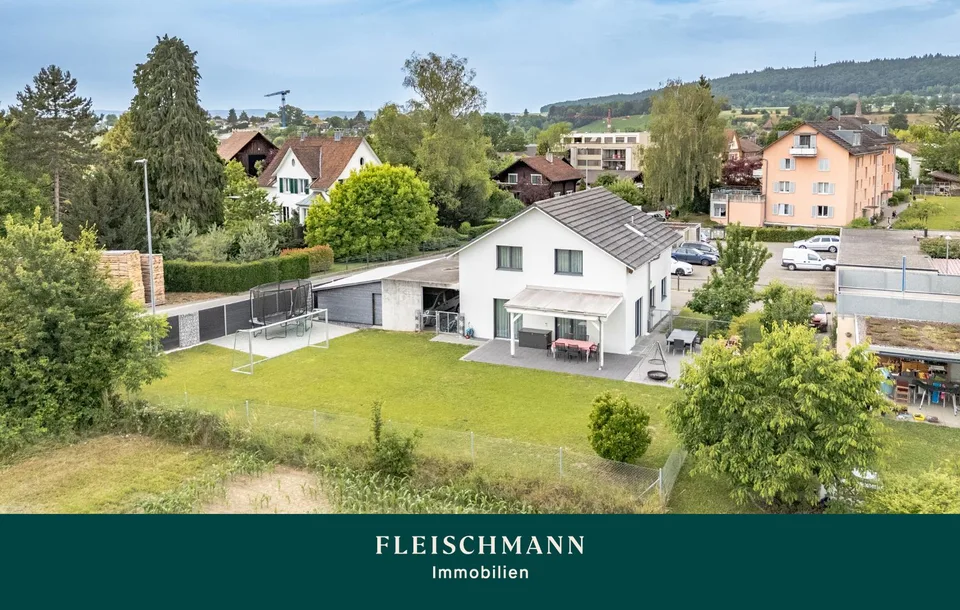 Sonniges Einfamilienhaus mit grossem Umschwung