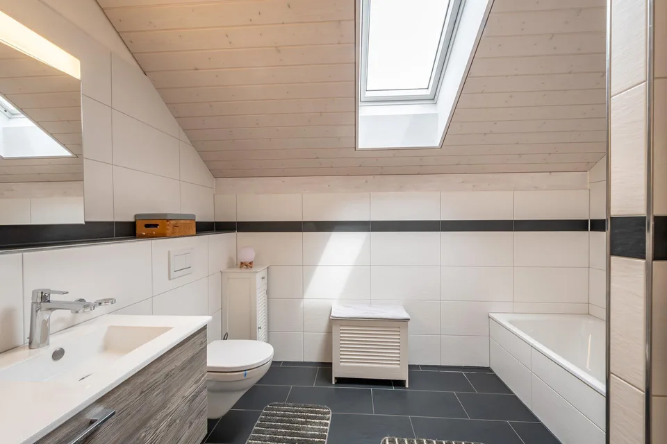 Sonniges Einfamilienhaus mit grossem Umschwung – photo 13 sur 20
