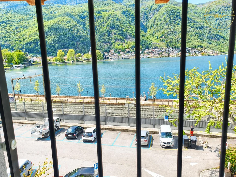 AFFASCINANTE MANSARDA 2.5 LOCALI CON VISTA LAGO A CAPOLAGO – photo 7 sur 9
