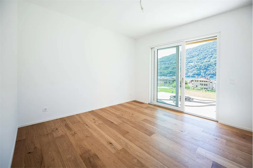Luminoso Attico 4.5 con Balcone e Vista Lago – Foto 6 von 13