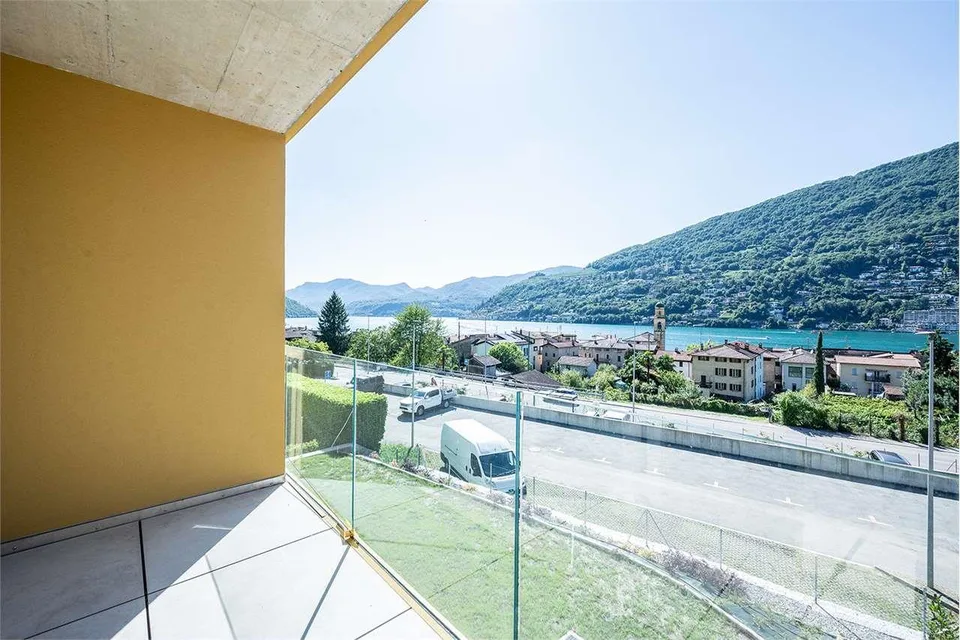 Luminoso Attico 4.5 con Balcone e Vista Lago – Foto 9 von 13