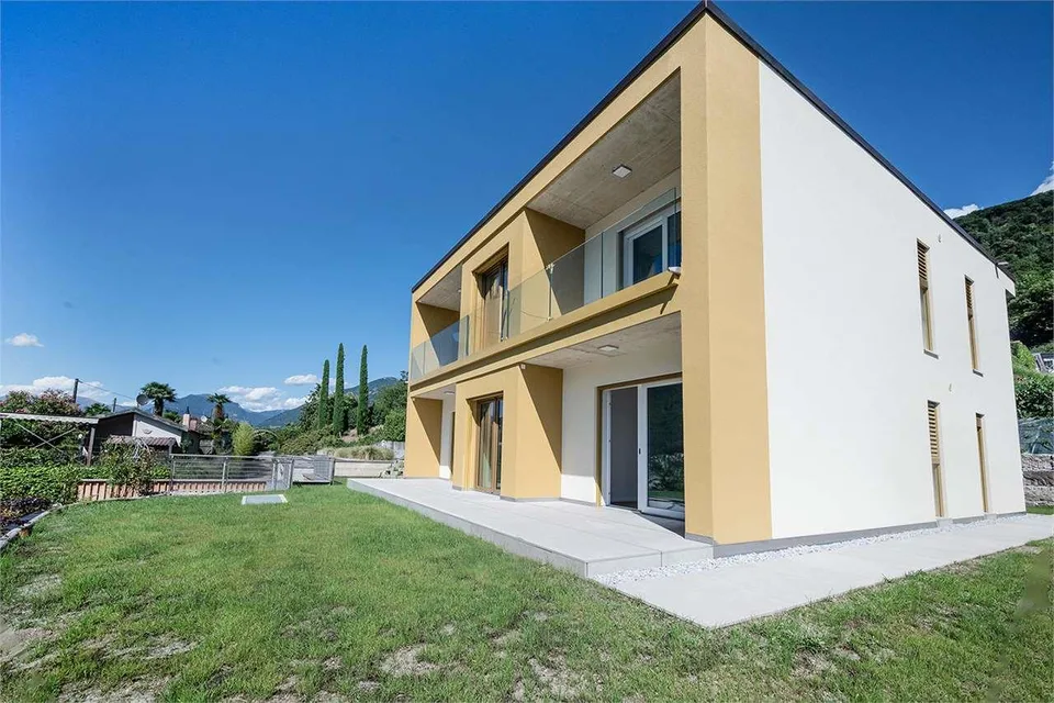 Elegante 4.5 locali con giardino e vista lago mozzafiato