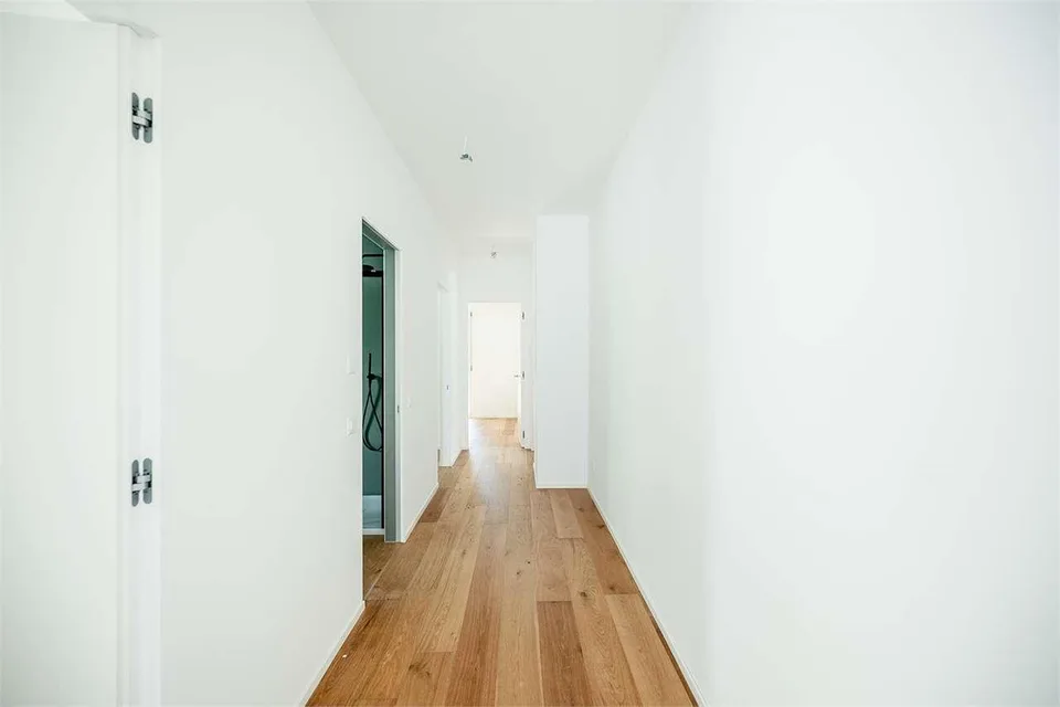 Elegante 4.5 locali con giardino e vista lago mozzafiato – Foto 11 von 13