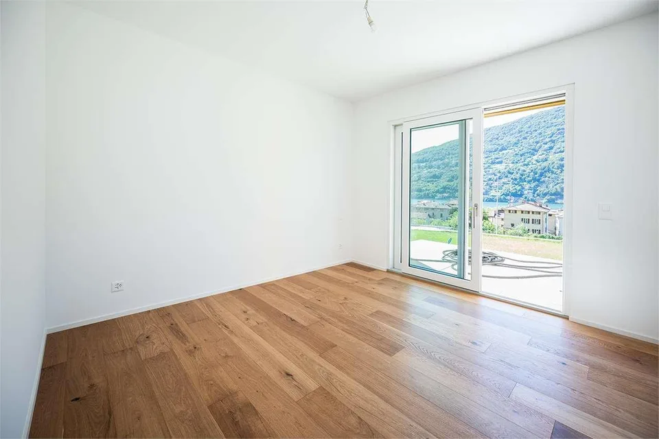 Elegante 4.5 locali con giardino e vista lago mozzafiato – Foto 7 von 13