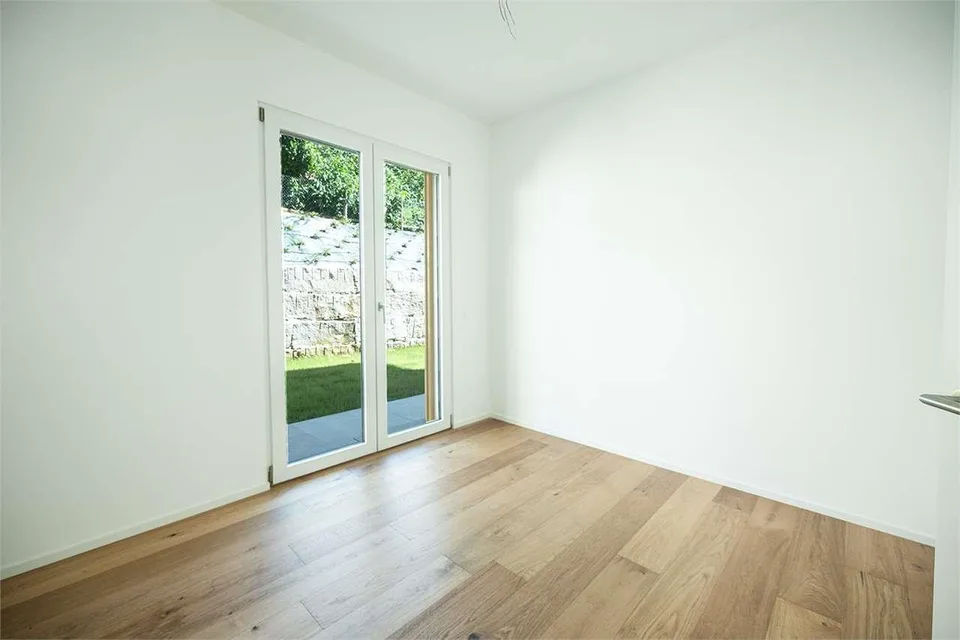 Elegante 4.5 locali con giardino e vista lago mozzafiato