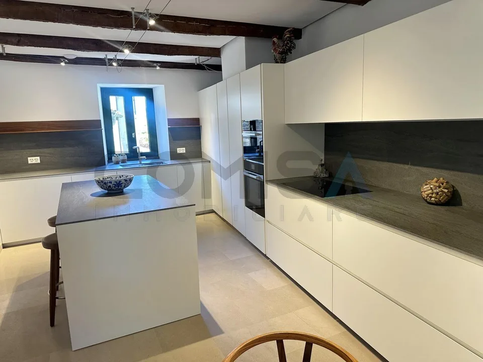 MUZZANO  Villa di charme 6.5 locali giardino e vista lago