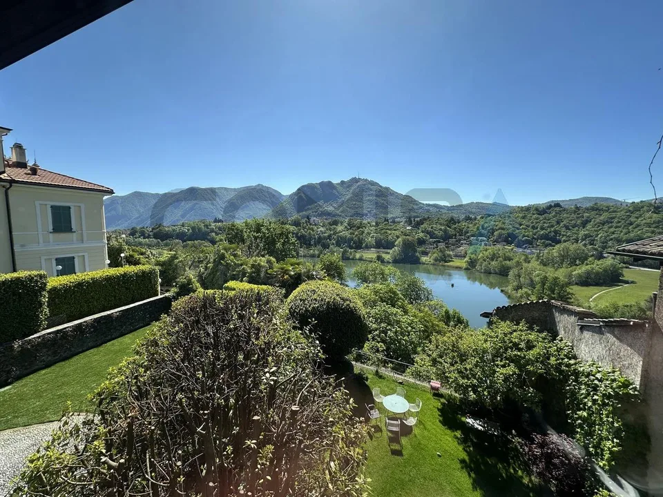 MUZZANO  Villa di charme 6.5 locali giardino e vista lago