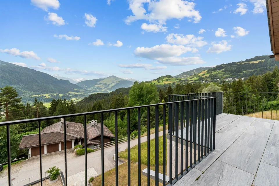 Modernes Zweifamilienhaus mit unverbaubarem Bergpanorama
