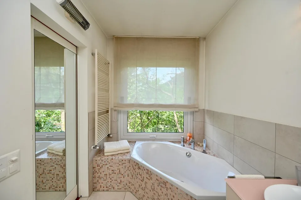Villa di Lusso con Piscina e Vista Mozzafiato sul Lago di Lugo – Foto 16 von 29