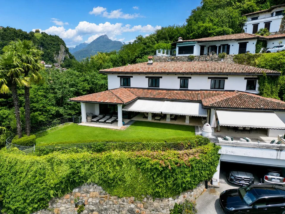 Villa di Lusso con Piscina e Vista Mozzafiato sul Lago di Lugo
