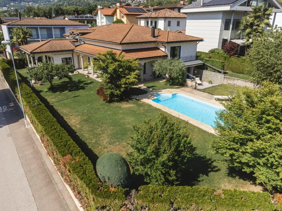 Villa con piscina a Cadro