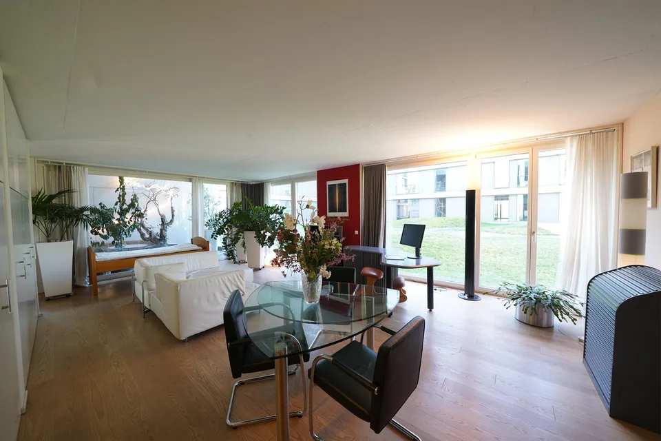 Stilvolle Gartenwhg. mit Loggia, hochwertigem Ausbau & Tiefgaragenpl.