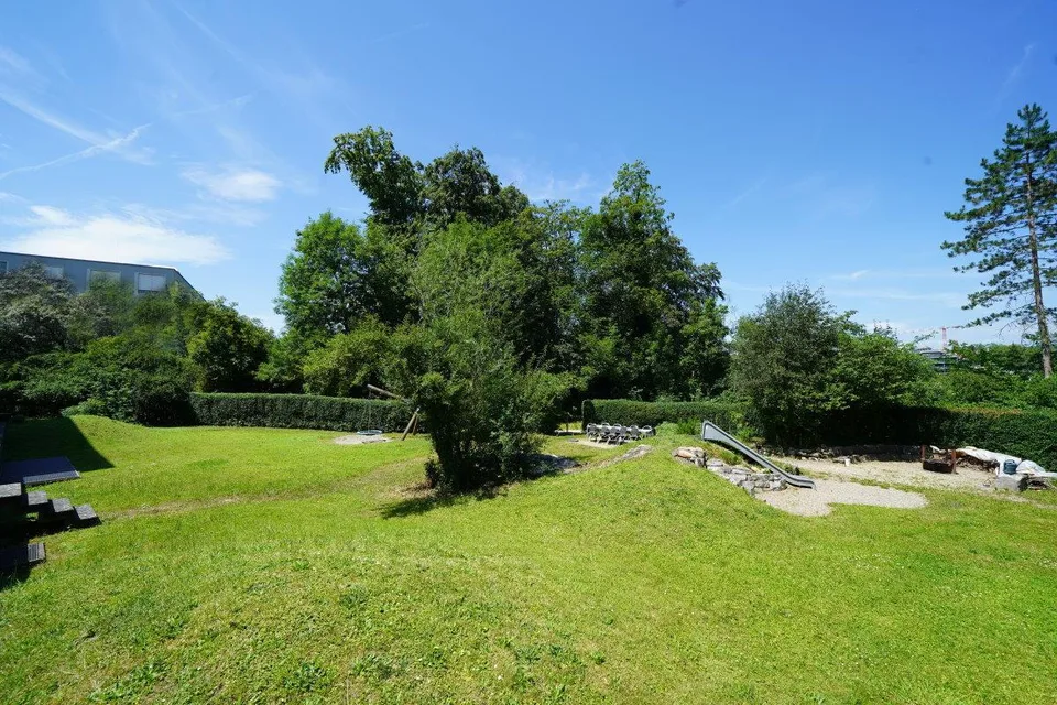 Stilvolle Gartenwhg. mit Loggia, hochwertigem Ausbau & Tiefgaragenpl.