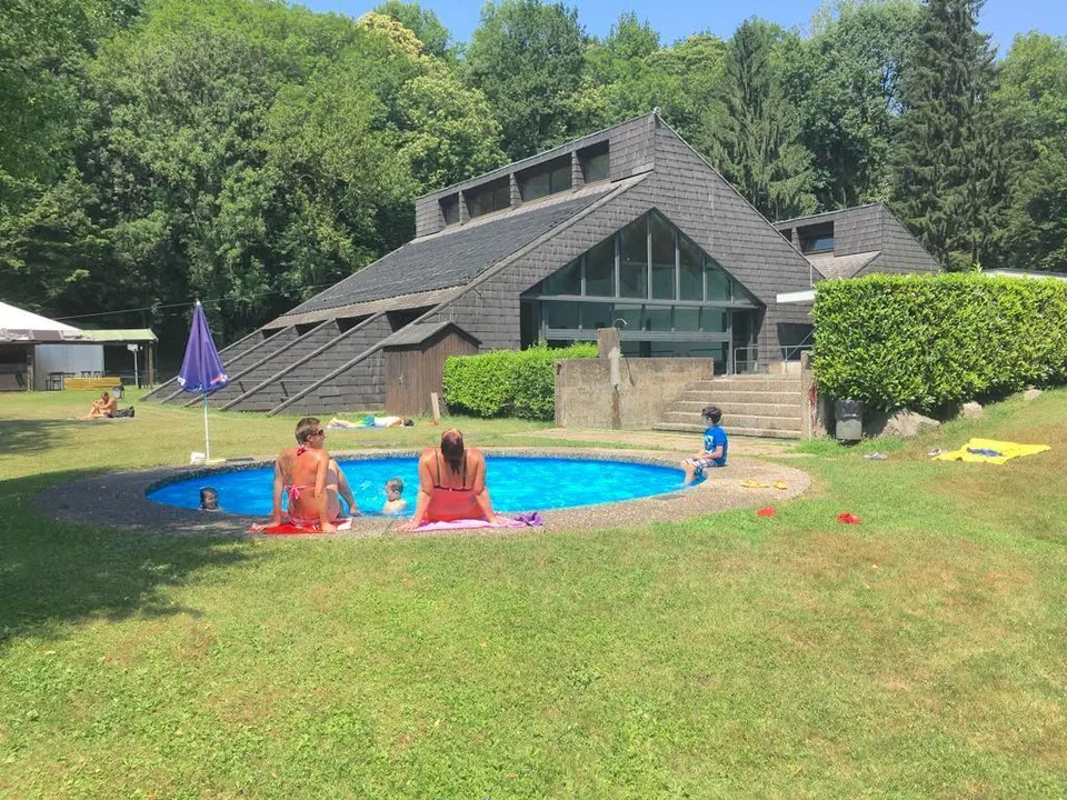 STRUTTURA TURISTICA CON RISTORANTE E PISCINA NEL MALCANTONE