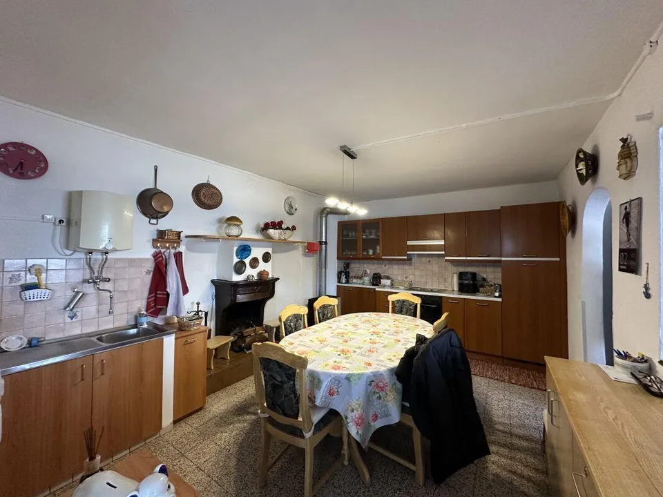 Interessante complesso abitativo da ristrutturare con corte privata... – Foto 13 von 19