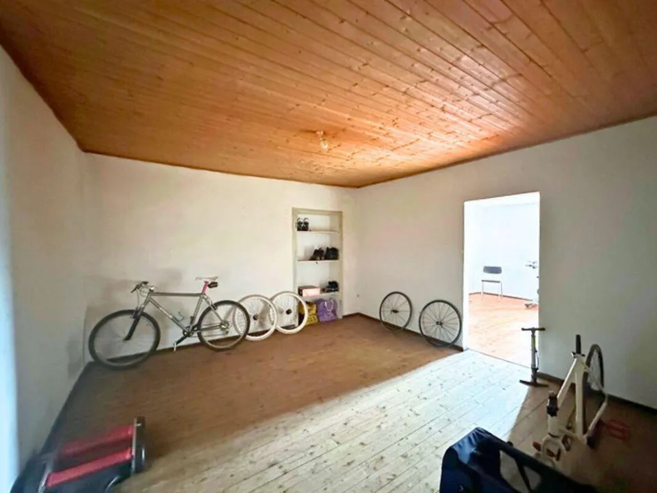 Interessante complesso abitativo da ristrutturare con corte privata... – Foto 8 von 19