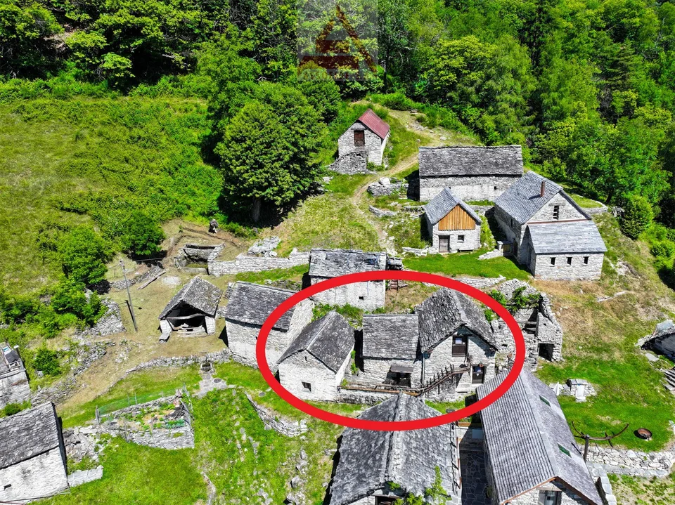 3 renovierungsbedürftige Rustici / 3 rustici da ristrutturare
