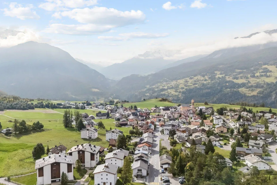 Alpine Eleganz mit Weitsicht - stilvolle Dachwohnung an bester Lage