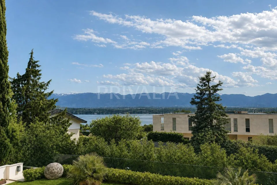 Élégante villa rénovée avec vue sur le lac à Cologny