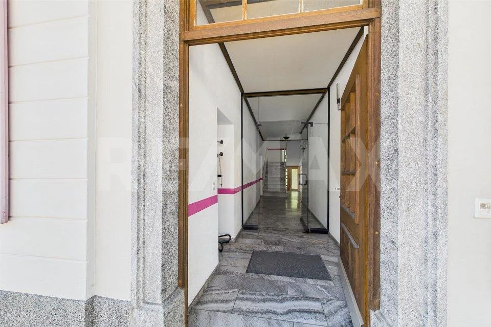 Casa plurifamiliare / oggetto a reddito in una elegante villa storica