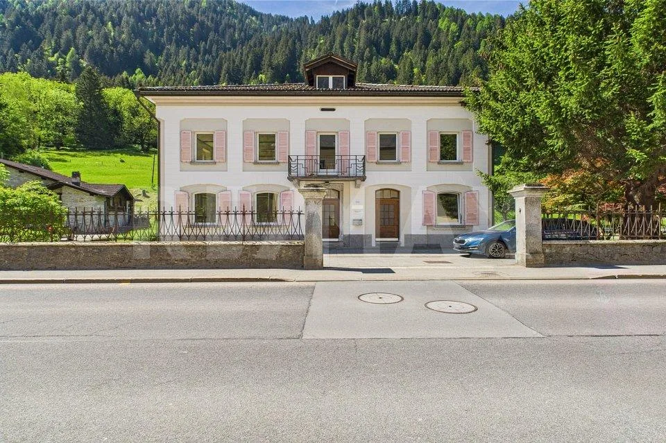 Casa plurifamiliare / oggetto a reddito in una elegante villa storica