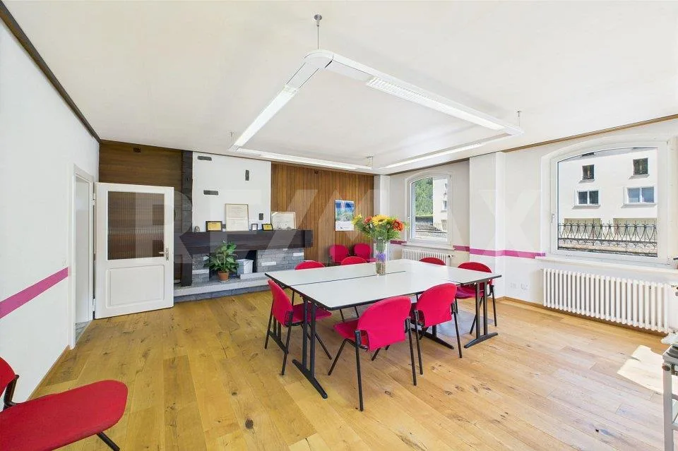 Casa plurifamiliare / oggetto a reddito in una elegante villa storica