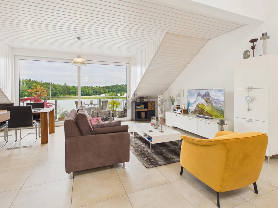 Moderne 3.5-Zimmer-Attikawohnung mit Balkon, Kallnach