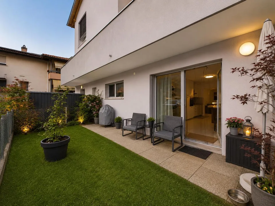 Elegante casa plurifamiliare di 3 appartamenti con giardino, Arbedo...