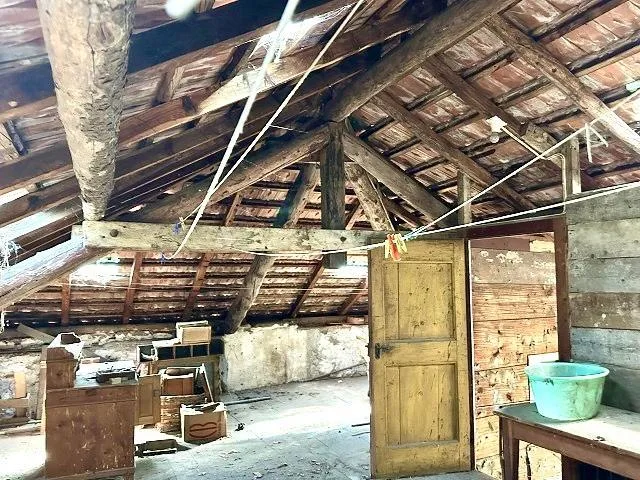 2-Familienhaus im Dorfkern mit Rustico zum Ausbauen   /    casa con...