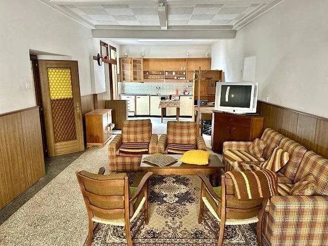2-Familienhaus im Dorfkern mit Rustico zum Ausbauen   /    casa con...