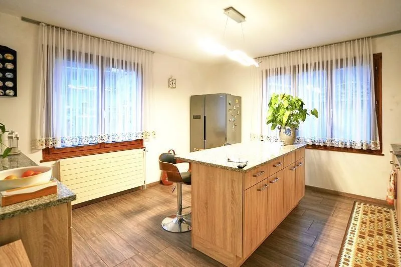 2-Familienhaus mit 3 + 4 Zimmer-Wohnung mit grossem Garten / casa b... – Foto 6 von 28