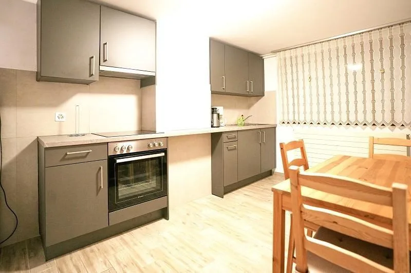 2-Familienhaus mit 3 + 4 Zimmer-Wohnung mit grossem Garten / casa b... – Foto 7 von 28