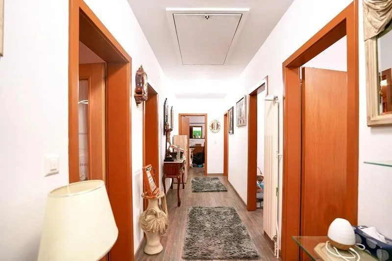 2-Familienhaus mit 3 + 4 Zimmer-Wohnung mit grossem Garten / casa b... – Foto 15 von 28