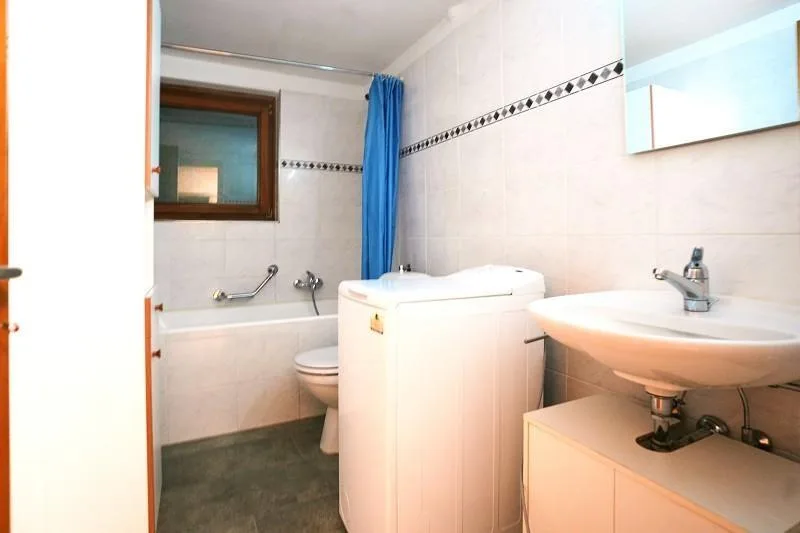 2-Familienhaus mit 3 + 4 Zimmer-Wohnung mit grossem Garten / casa b... – Foto 14 von 28