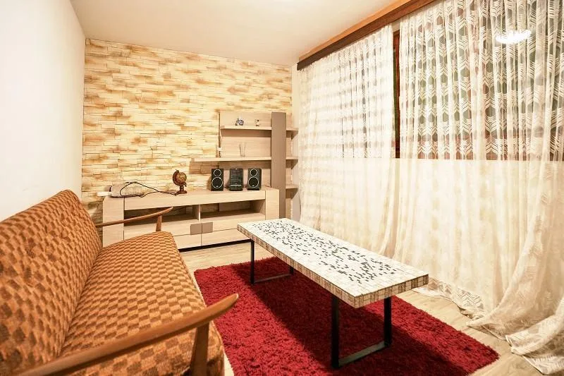 2-Familienhaus mit 3 + 4 Zimmer-Wohnung mit grossem Garten / casa b...