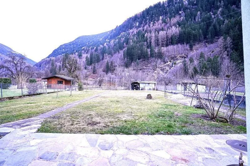 2-Familienhaus mit 3 + 4 Zimmer-Wohnung mit grossem Garten / casa b... – Foto 21 von 28