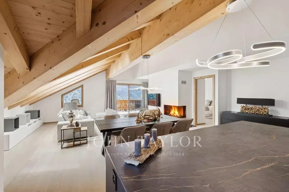 Spacieux appartement en semi-attique avec vue panoramique