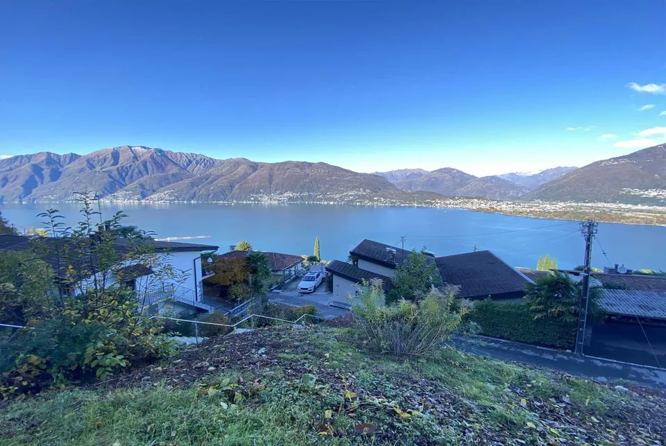 TERRENO EDIFICABILE CON VISTA LAGO APERTA A GERRA GAMBAROGNO