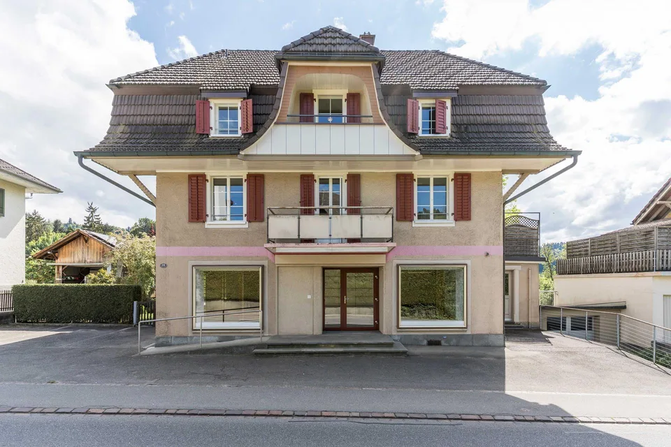FLÄCHENGROSSES EINFAMILIENHAUS IM DORFZENTRUM