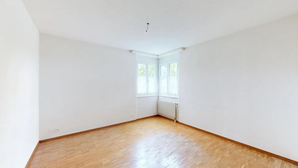 4.5-Zimmer-Gartenwohnung inklusive Einstellhallenplatz im Jura