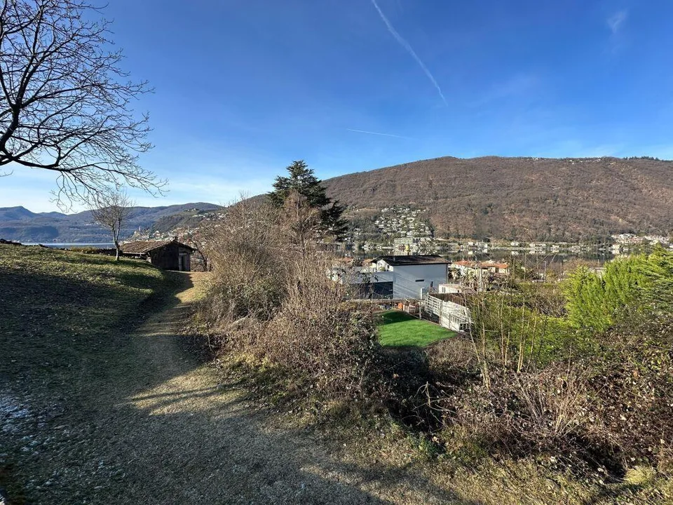 Terreno edificabile con vista lago, soleggiato