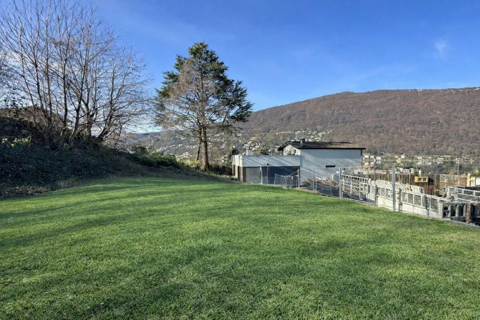 Terreno edificabile con vista lago, soleggiato