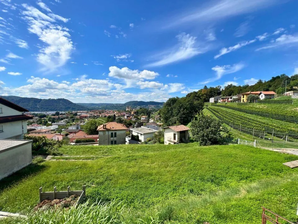 Terreno edificabile con vista aperta e soleggiato