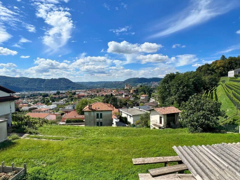 Terreno edificabile con vista aperta e soleggiato