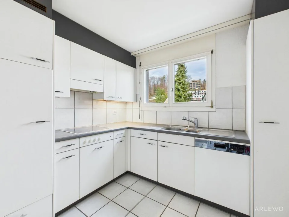 Ein Zuhause mit sonniger Wohnatmosphäre und Pilatusblick