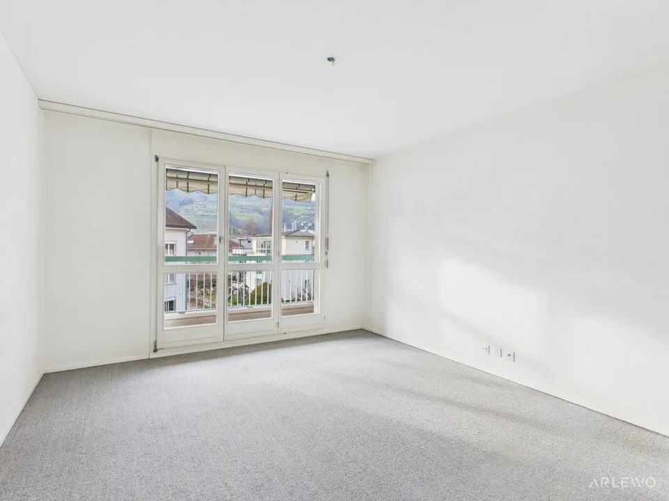 Ein Zuhause mit sonniger Wohnatmosphäre und Pilatusblick