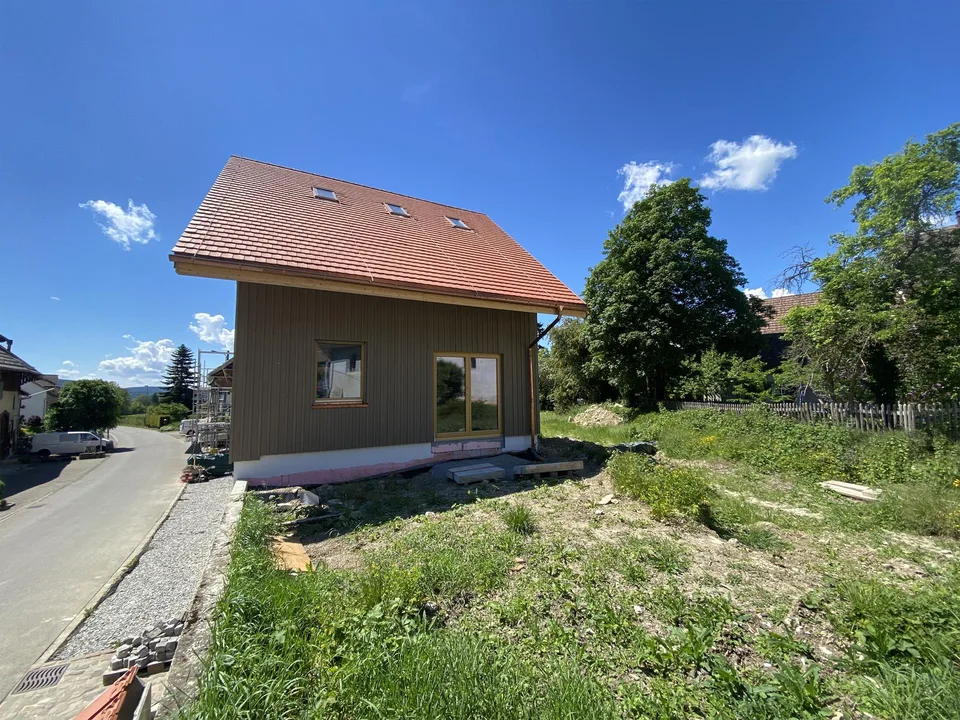 Neubau 7.5-Zimmer-Einfamilienhaus oder 2.5 und 4.5 Zweifamilienhaus in