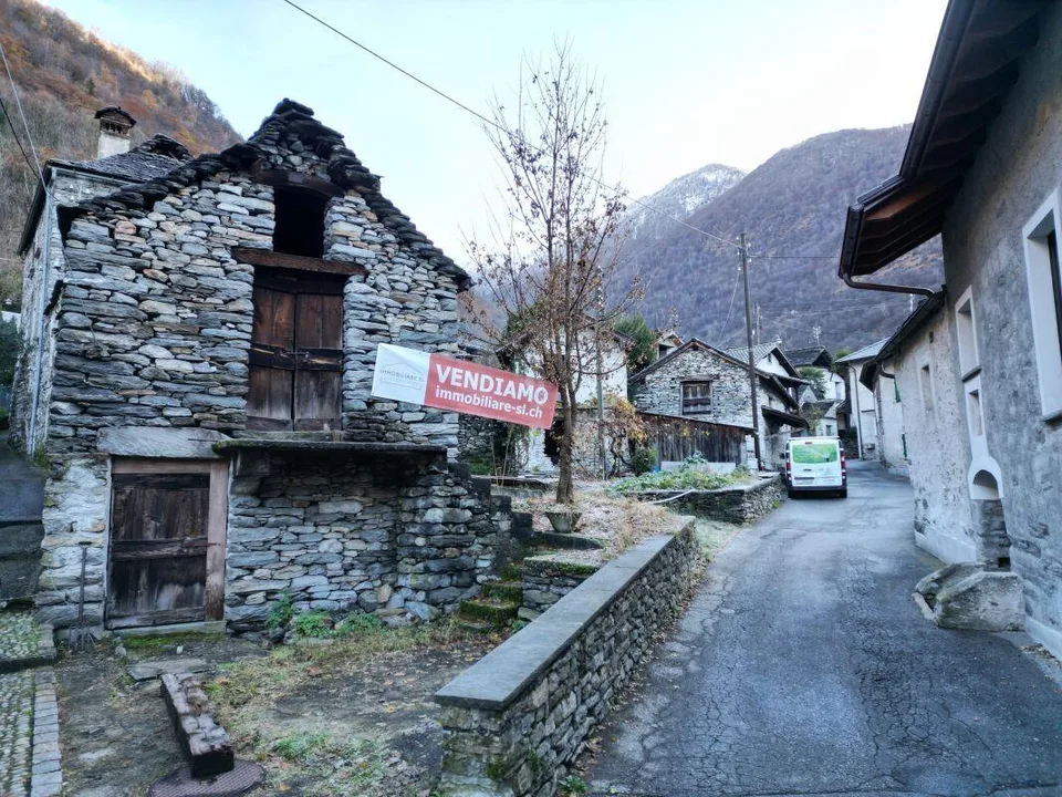 Rustici Ticinesi con terreno | Rustici Ticinesi mit Grundstück | Ru...