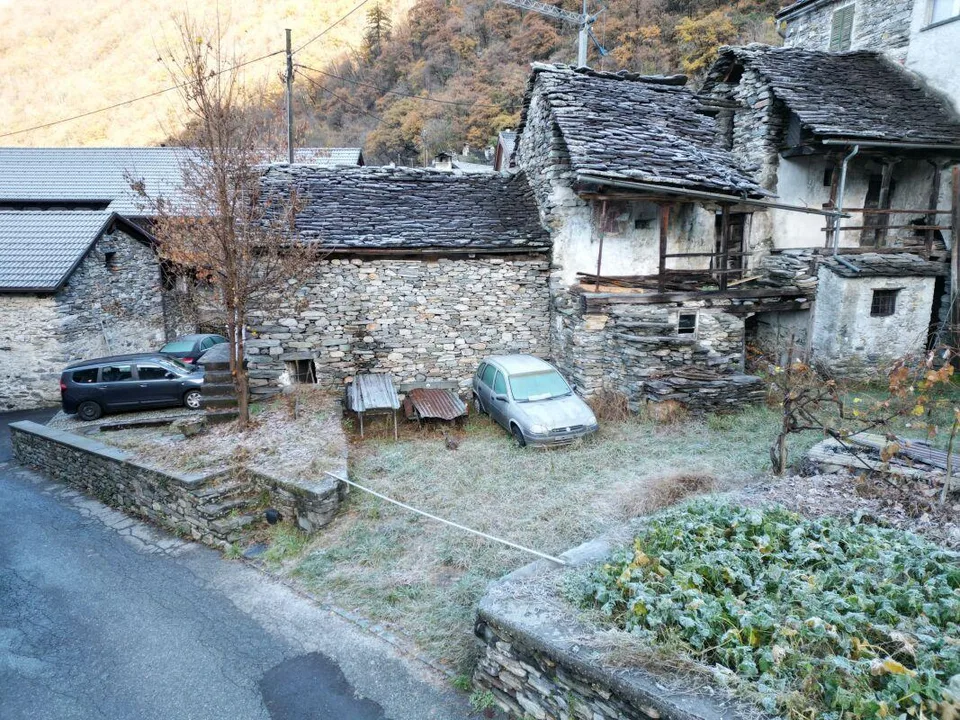 Rustici Ticinesi con terreno | Rustici Ticinesi mit Grundstück | Ru...