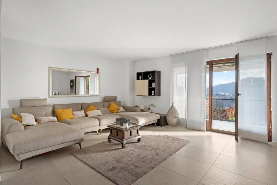 Casa gemella uni-bifamiliare con giardino e vista